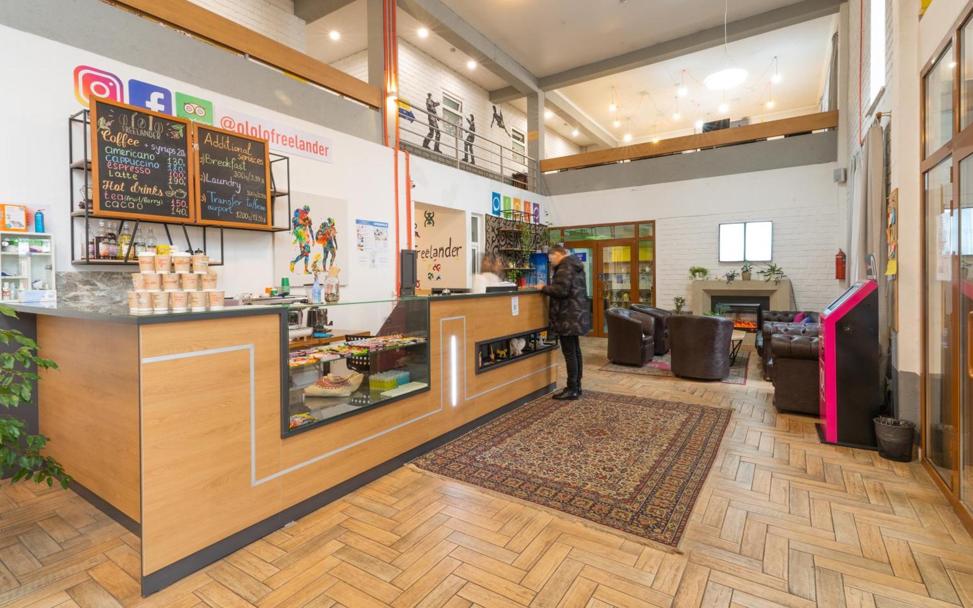 ololoFreelander work&travel Hostel Bisjkek Buitenkant foto