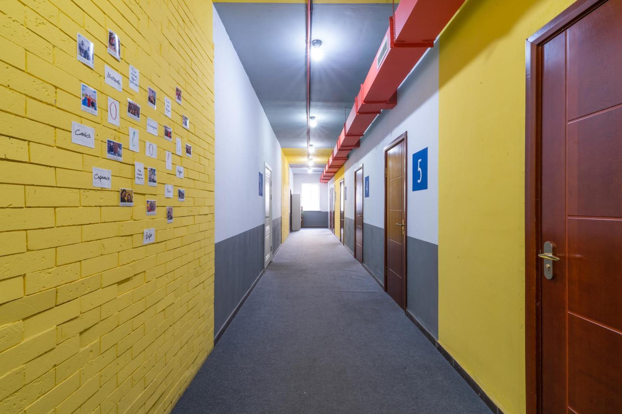 ololoFreelander work&travel Hostel Bisjkek Buitenkant foto