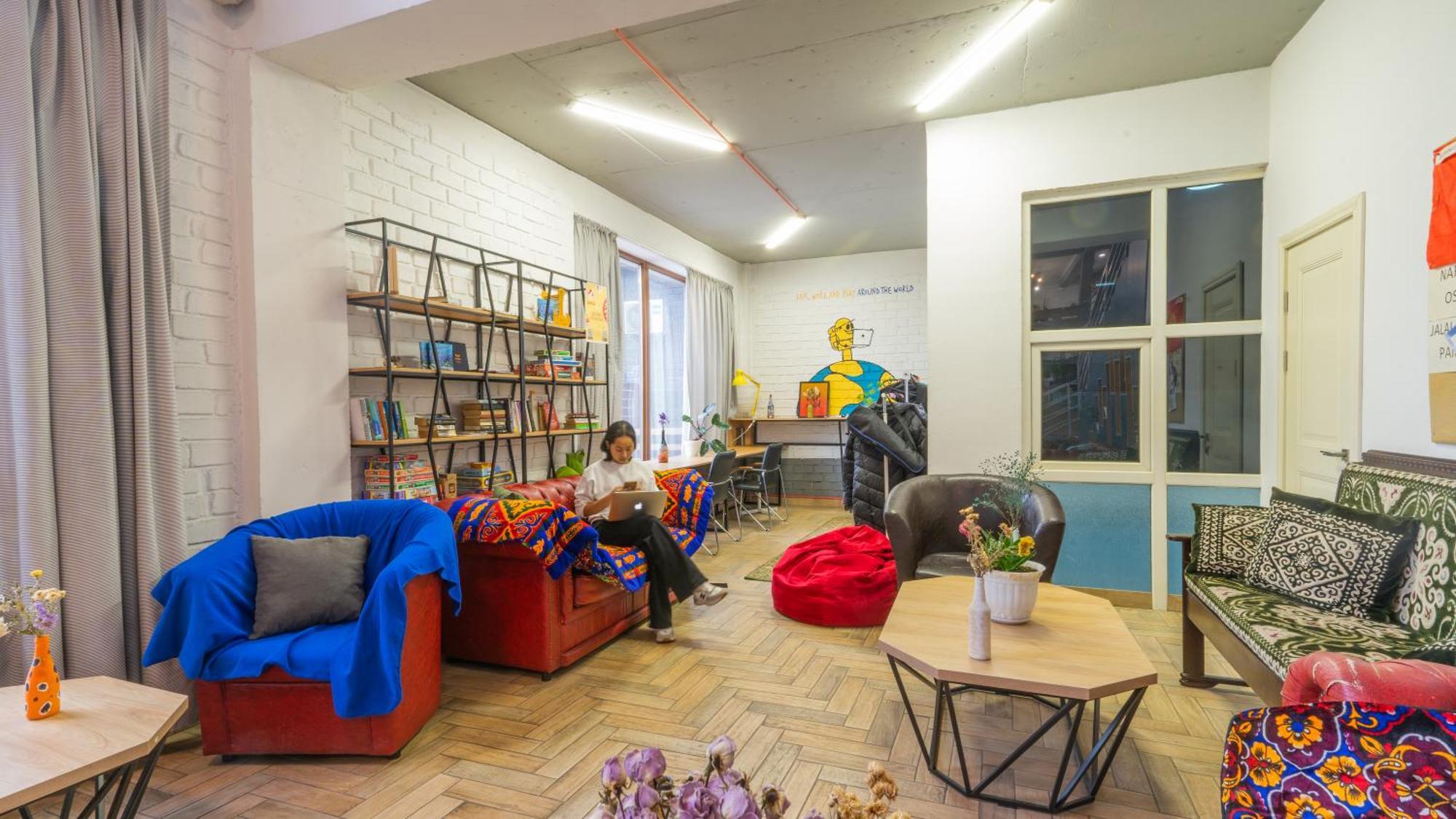 ololoFreelander work&travel Hostel Bisjkek Buitenkant foto