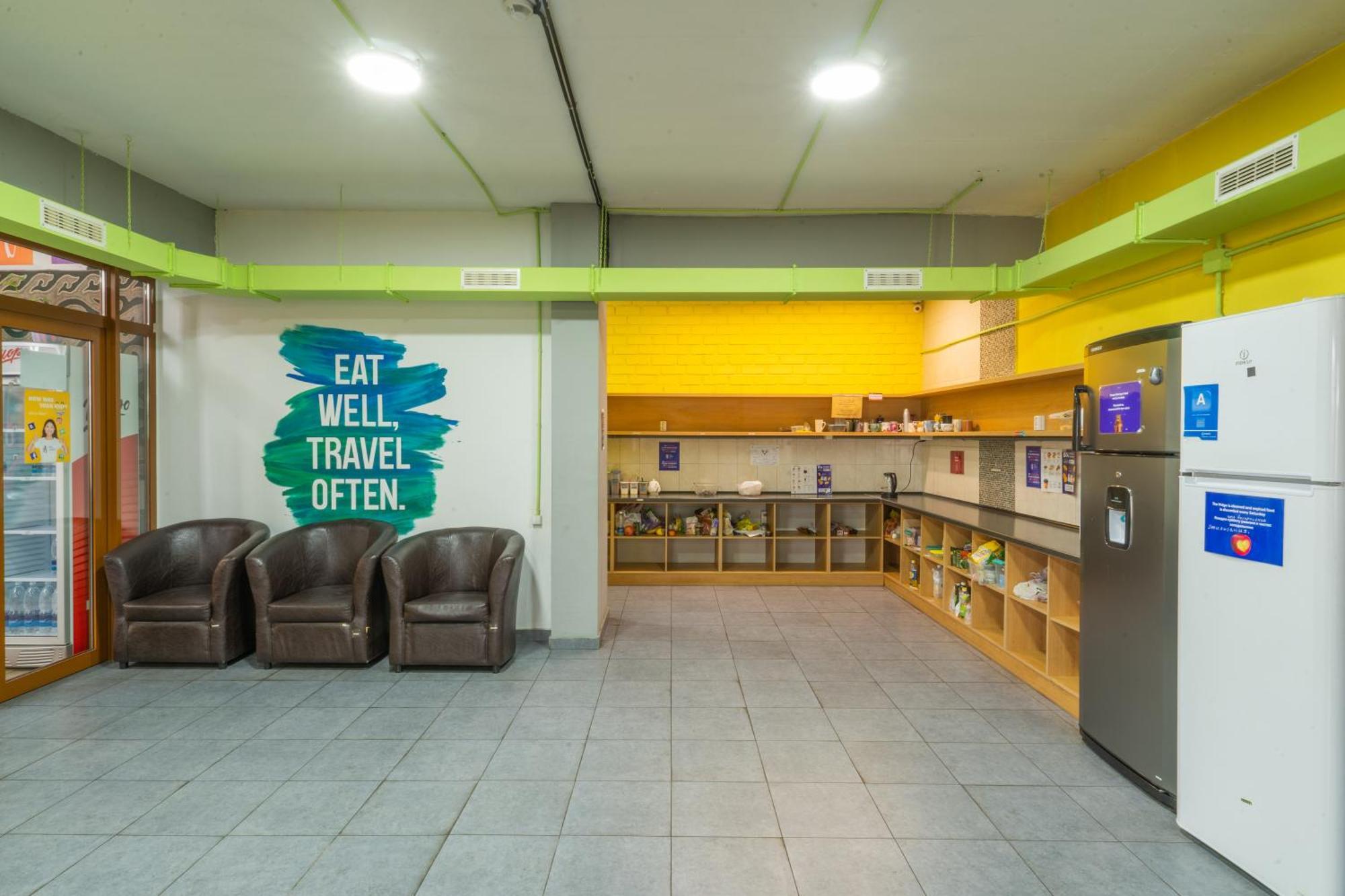 ololoFreelander work&travel Hostel Bisjkek Buitenkant foto