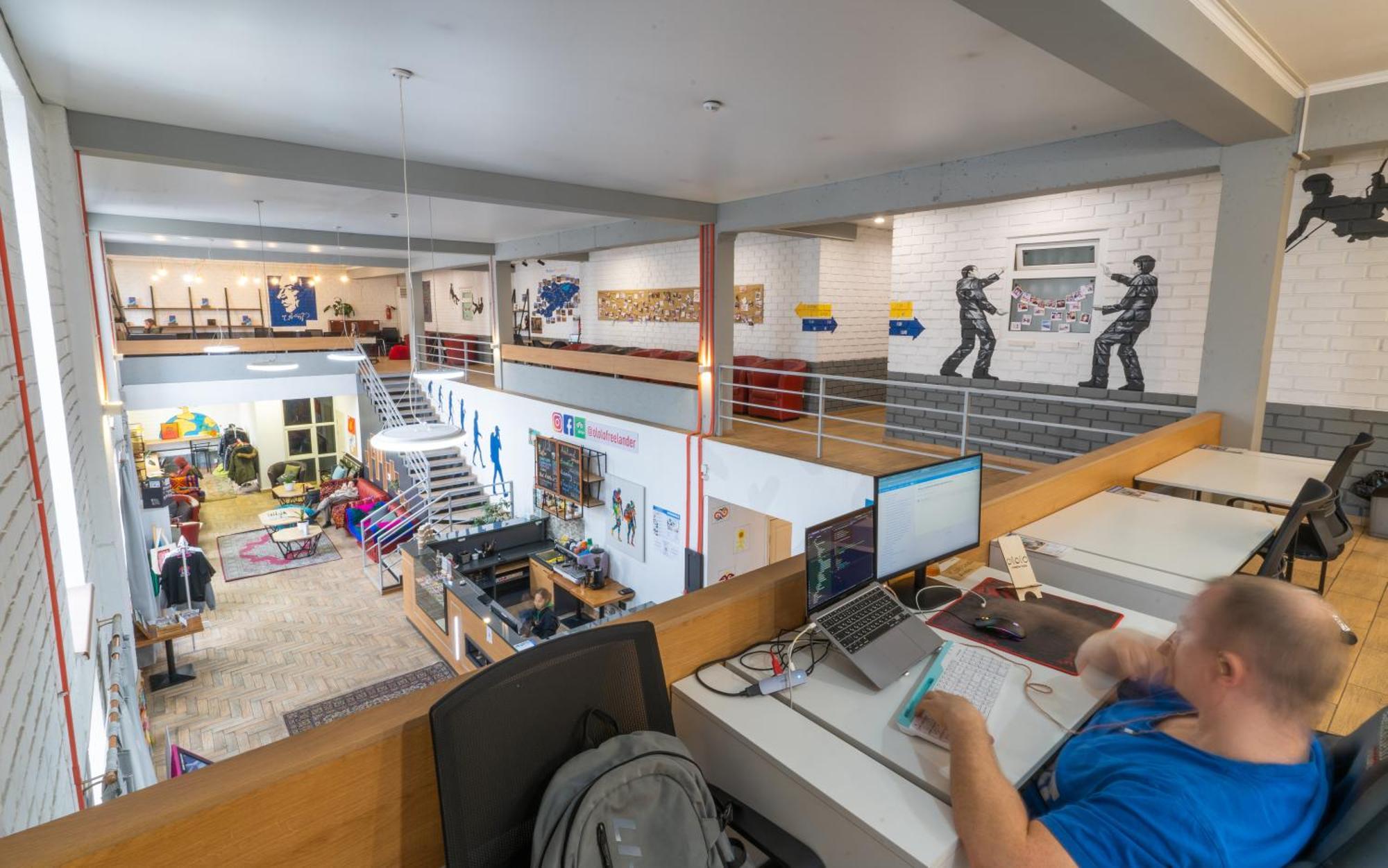 ololoFreelander work&travel Hostel Bisjkek Buitenkant foto